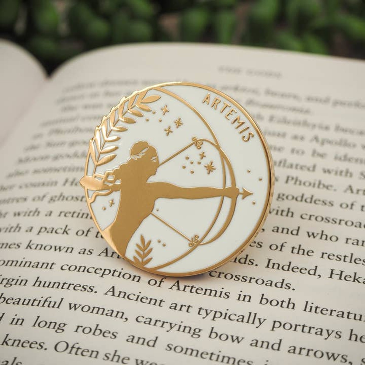 Artemis Enamel Gold Pin Badge - Greek Mythology Collection / Κονκάρδα Θεά Άρτεμης