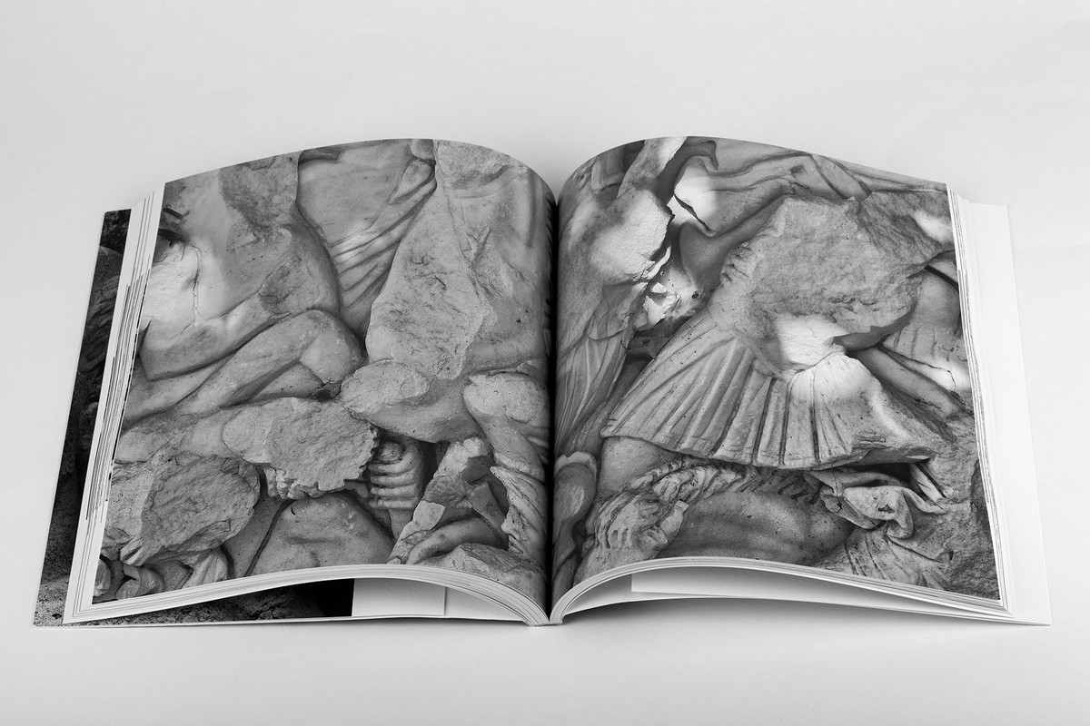 Προαύλια - Σπύρος Λάμπρου (Literary Photo Album)