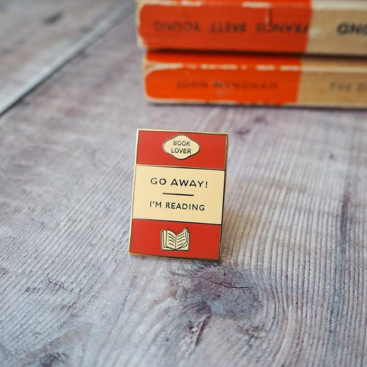'Go Away I'm Reading' Book Lover Enamel Pin Badge / Κονκάρδα Βιβλιοφάγου