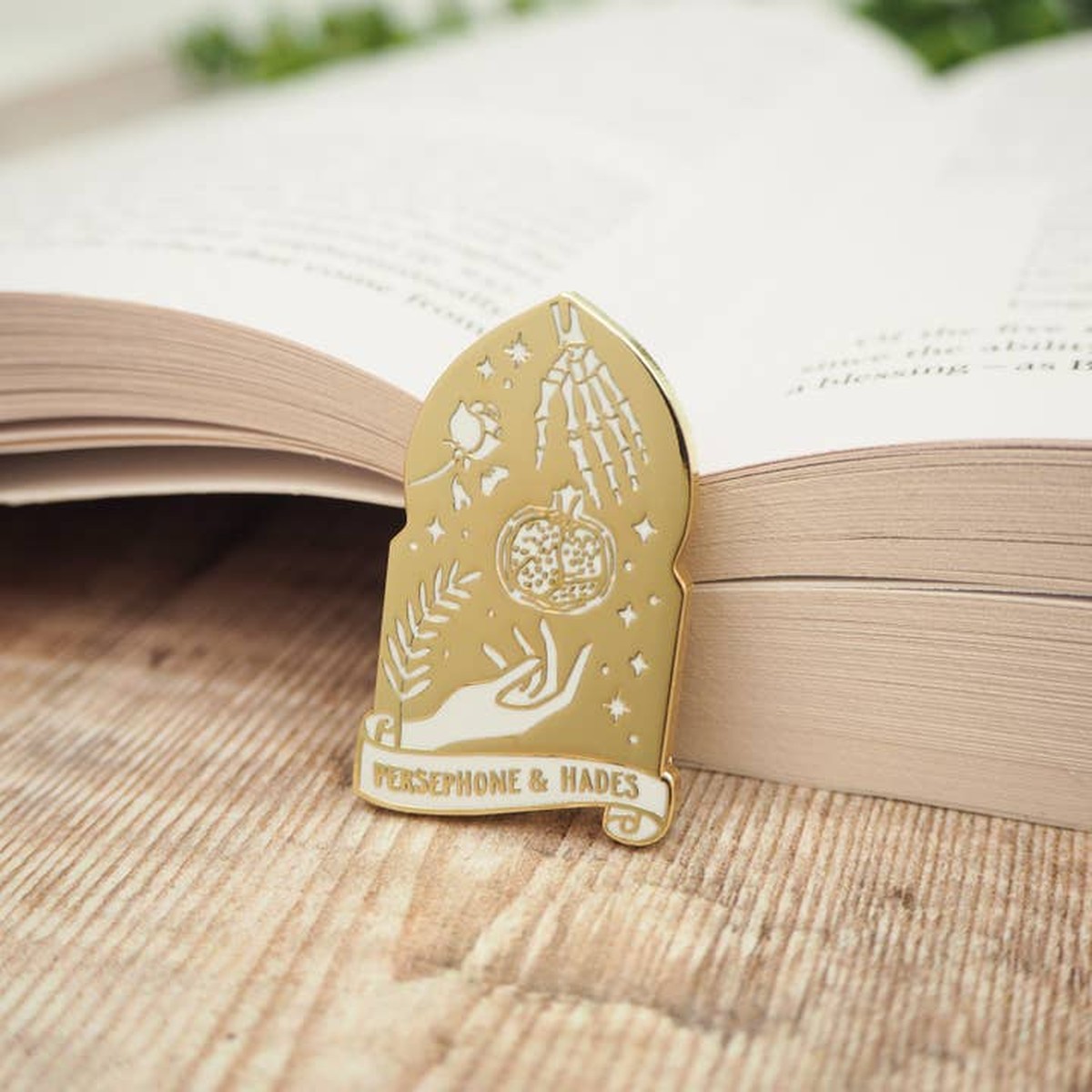 Persephone and Hades Enamel Gold Pin Badge - Greek Mythology Collection / Κονκάρδα Περσεφόνη & Άδης