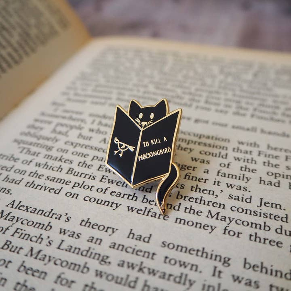 Reading Cat Mockingbird Book Lover Enamel Pin Badge - Black / Κονκάρδα Γάτα